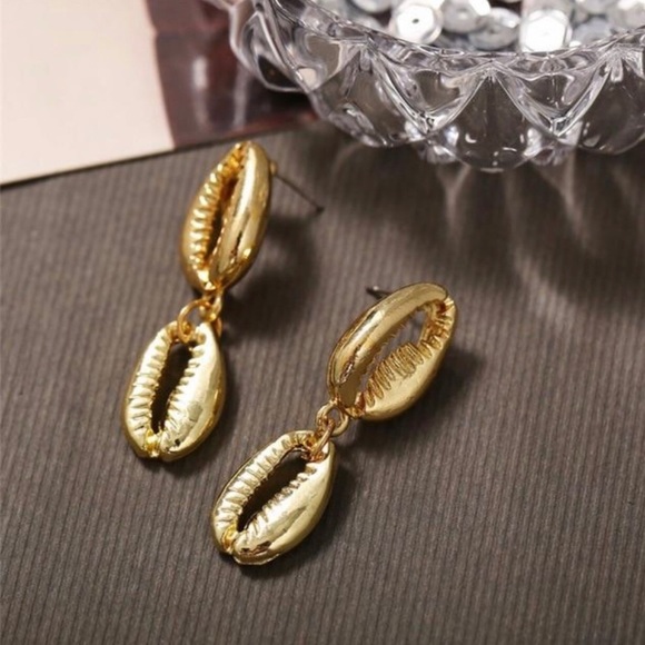 Jewelry - Gold Cowrie Drop Earrings / Boho